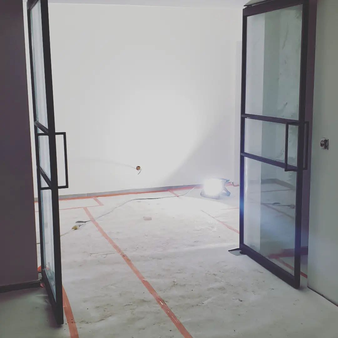 stalen Deur - Ijzeren deur - Zwarte deur met glas -